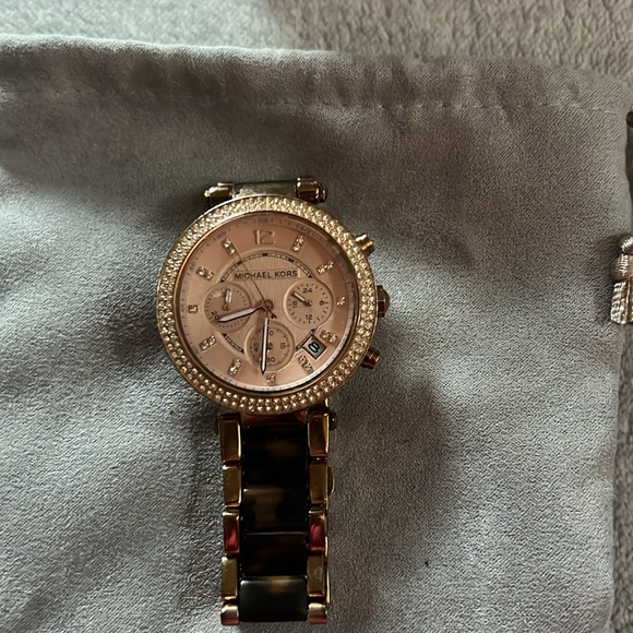 Michael Kors rose gold faux tortoise shell Round watch Needs battery & cleaning - Picture 2 of 8